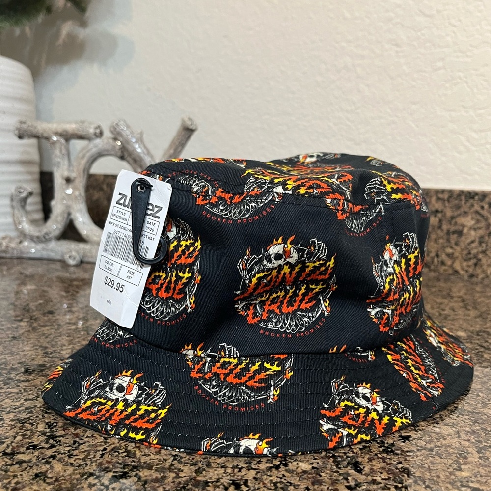 Santa Cruz bucket hat